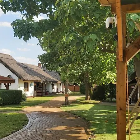 Puszta Vendeghazak 2. アパート Tiszafüred